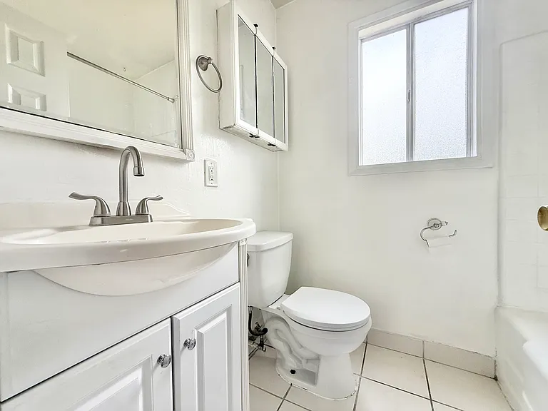 2453 Silver Lake Blvd Property — Photo 10