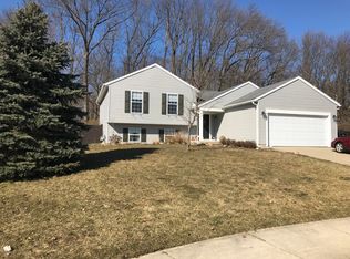 945 Legacy Dr NE, Comstock Park, MI 49321