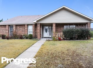 330 Hemlock Dr, Grand Prairie, TX 75052