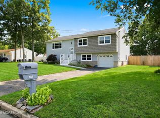 563 Oakhollow Lane, Lanoka Harbor, NJ 08734