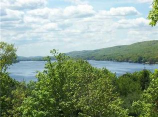 102 Edgemere Ave, Greenwood Lake, NY 10925