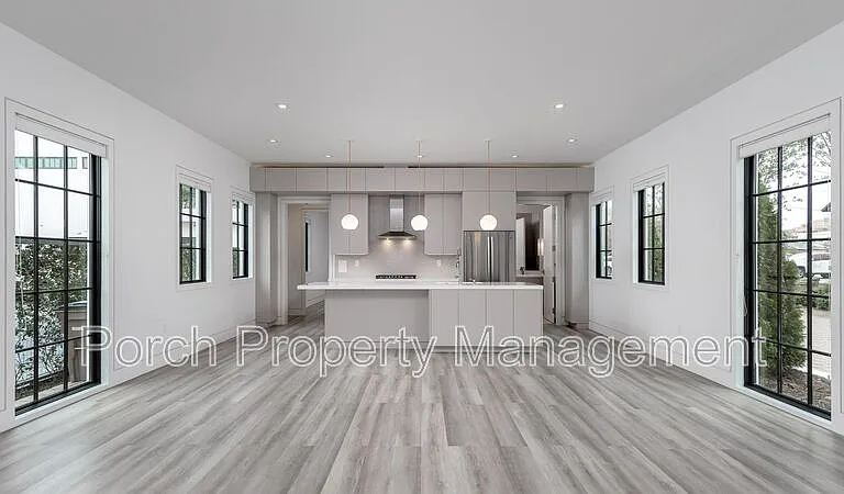 207 E Intendencia St — Photo 5