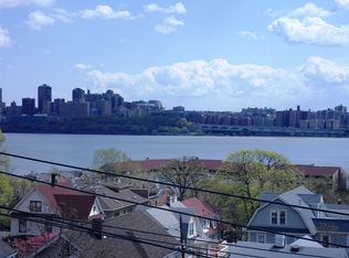 588 Undercliff Ave, Edgewater, NJ 07020