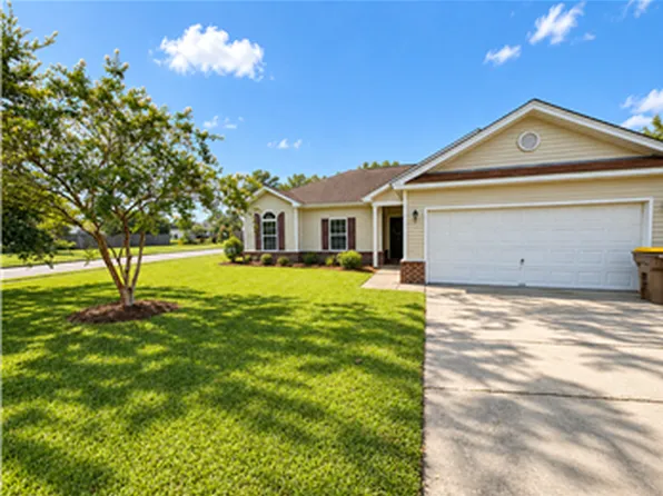 260 Red Oak Dr, Richmond Hill, GA 31324