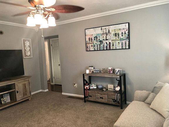 5th image of 664 Lombardy Dr