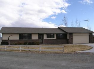 5 Hall Ln, Yerington, NV 89447