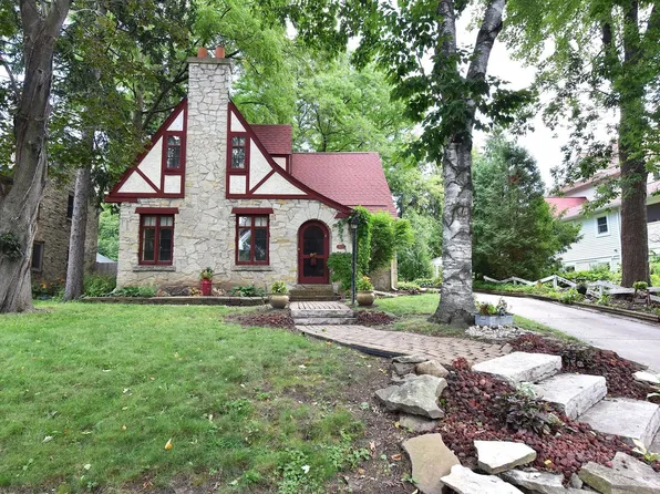 1624 North 69th STREET, Wauwatosa, WI 53213