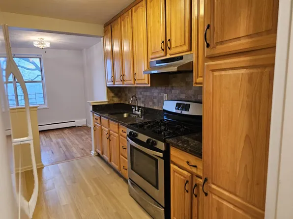 151-05 Cross Island Parkway image 8 of 15