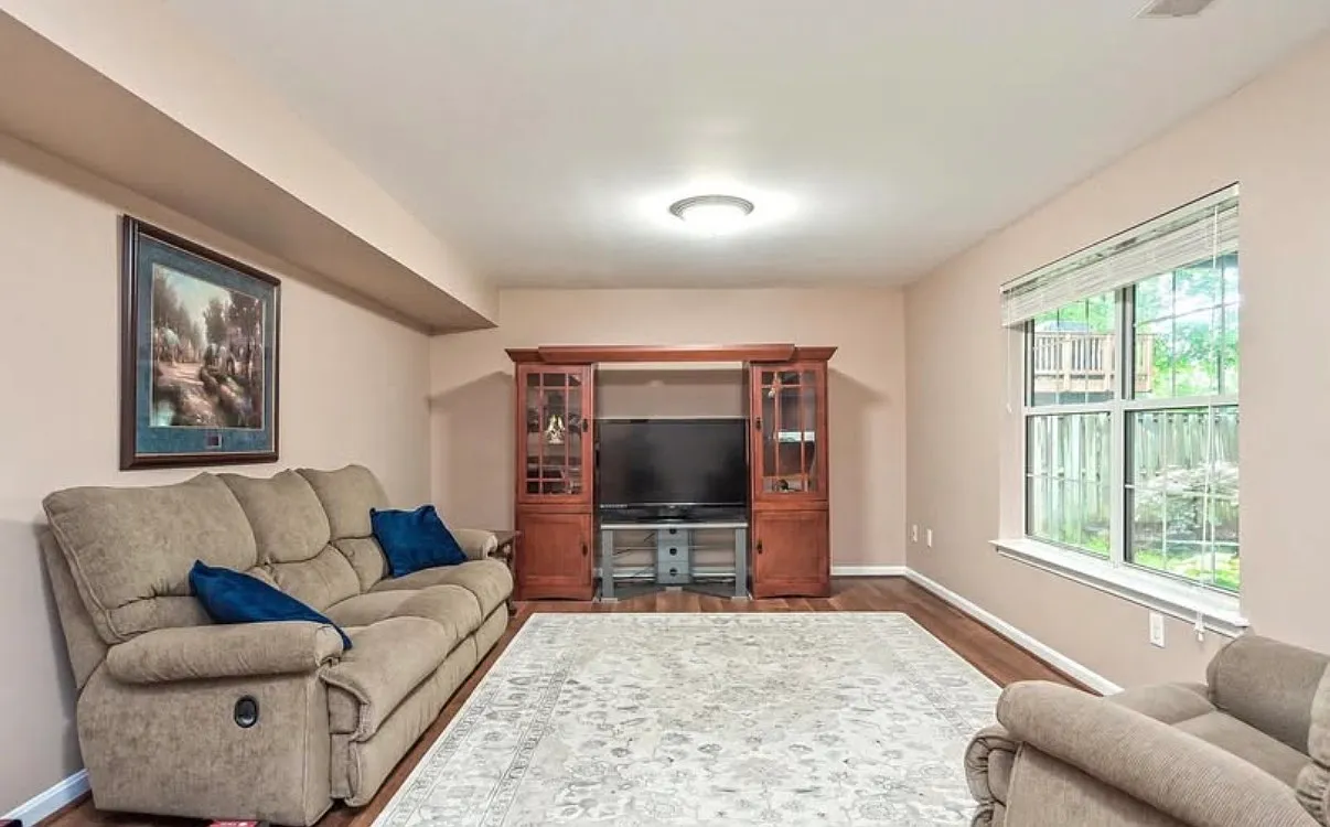 1 bed, 1200 sqft, $1,650 — Photo 1