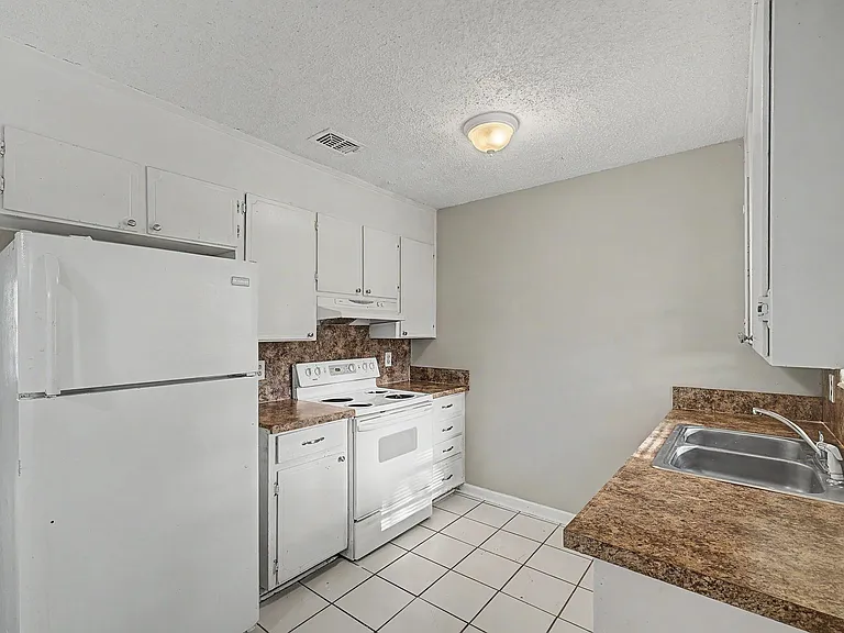 7231 Chapel St — Photo 15