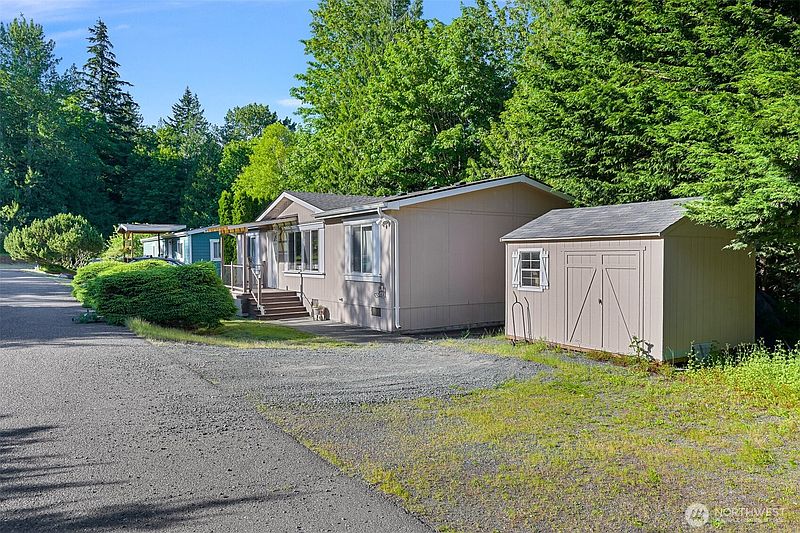 3rd image of 2174 Yew Street Road #22
