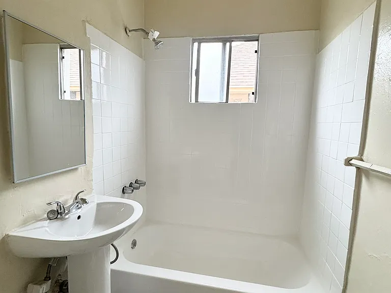 1154 S Normandie Ave — Photo 8