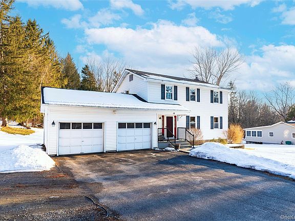 2nd image of 16 Saddle Ridge Drive