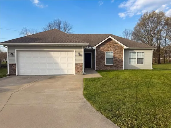 101 Trinity Cir, Harrisonville, MO 64701