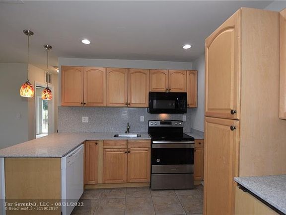 4th image of 2460 NW 17th St
