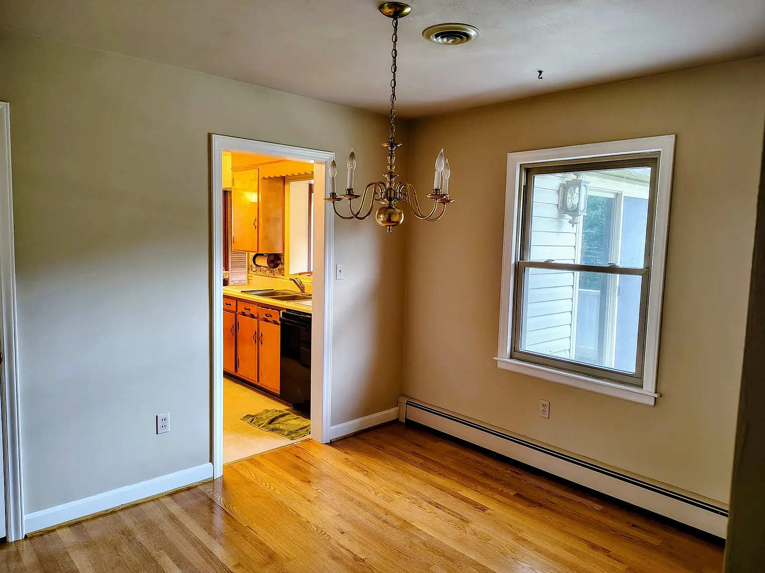 3 bed, 1434 sqft, $1,850 — Photo 2