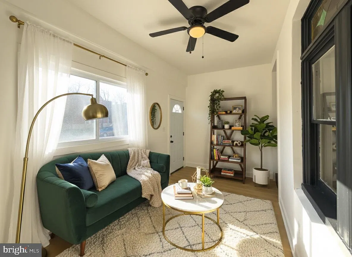 3 bed, 1.5 bath, 1374 sqft, $2,580 — Photo 3