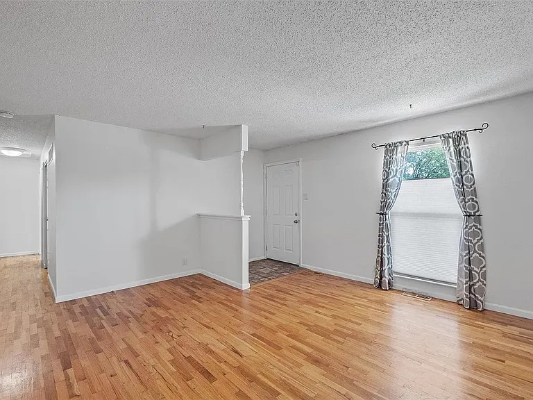 11481 Burgess Ave — Photo 5