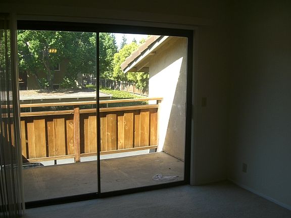 3rd image of 546 Arcadia Dr