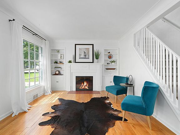 3rd image of 2318 Blaine Ave SE