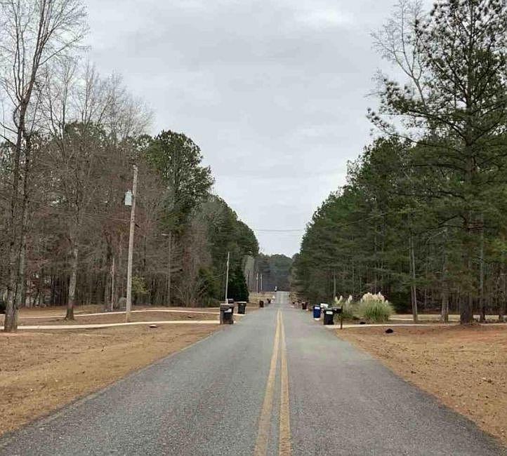 Exterior Neighborhood (street photo)