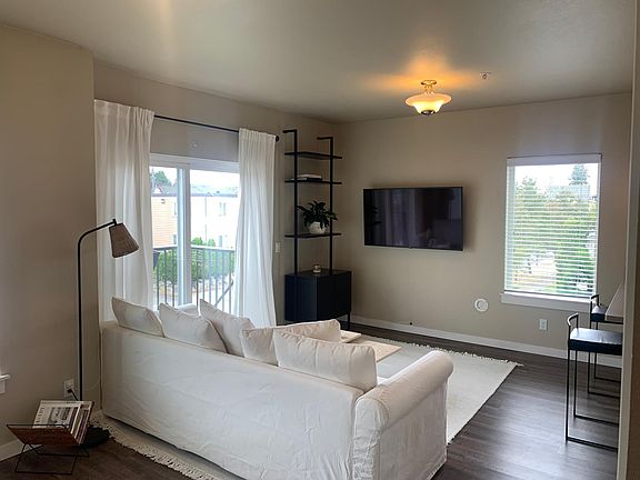 4th image of 627 N Fife St #301A
