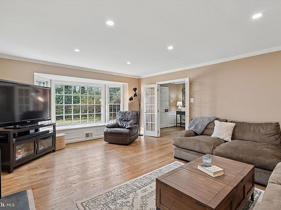 5th image of 50 Fawn Ln