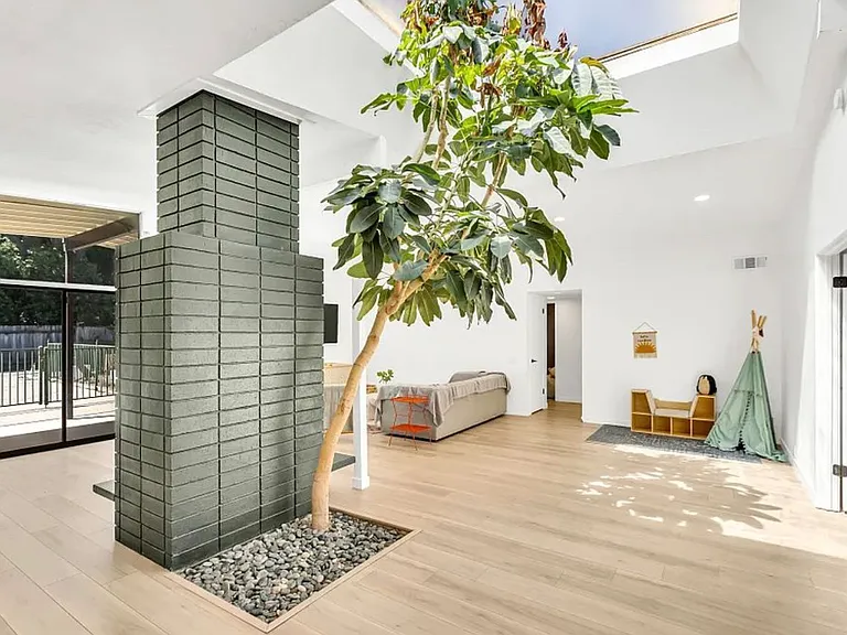 8712 Celery Ct — Photo 11