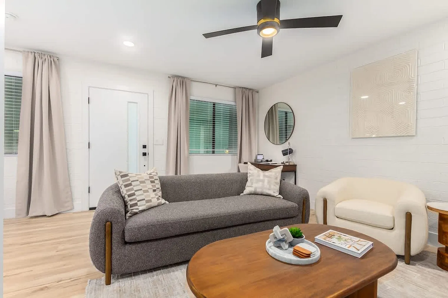 2 bed, 1.0 bath, 796 sqft, $2,424 — Photo 1