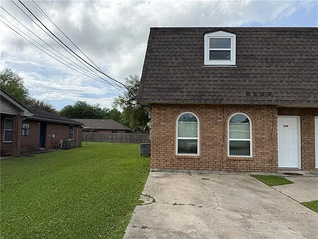 3 bed, 1.5 bath, 1200 sqft, $1,350 — Photo 2