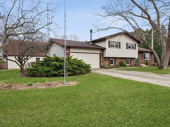 2nd image of 411 Northfield Ln