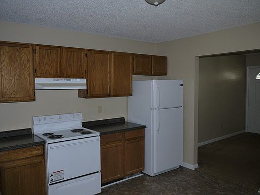 4th image of 521 Garrett St