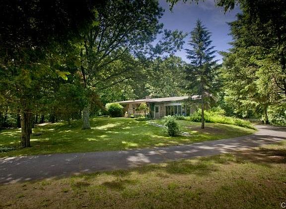 2nd image of 85 Bayberry Ln