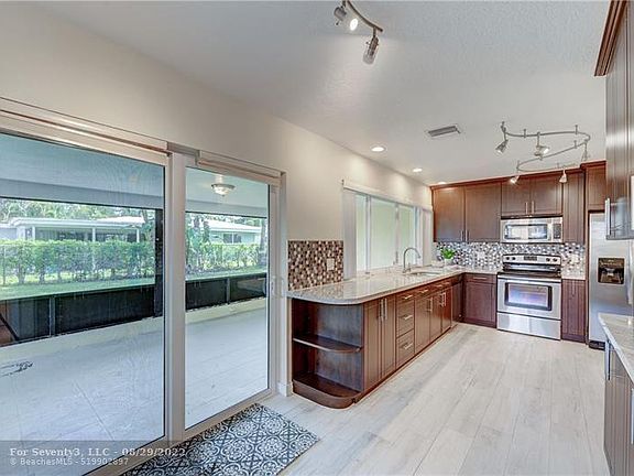 4th image of 2149 NE 56th Pl
