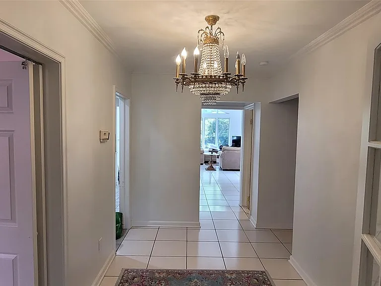 15 Somerset Dr S — Photo 4