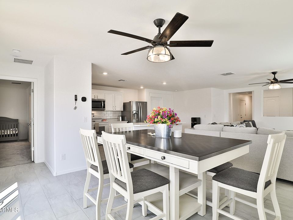 1st image of 1411 W PINKLEY Way