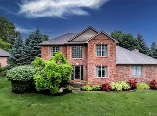 8140 Staghorn Trl, Clarkston, MI 48348