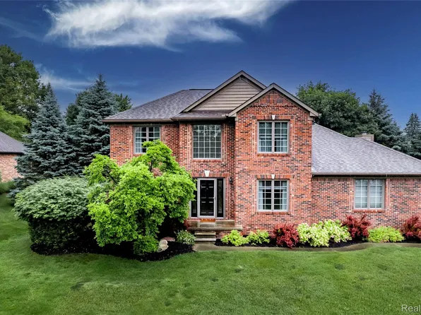 8140 Staghorn Trl, Clarkston, MI 48348