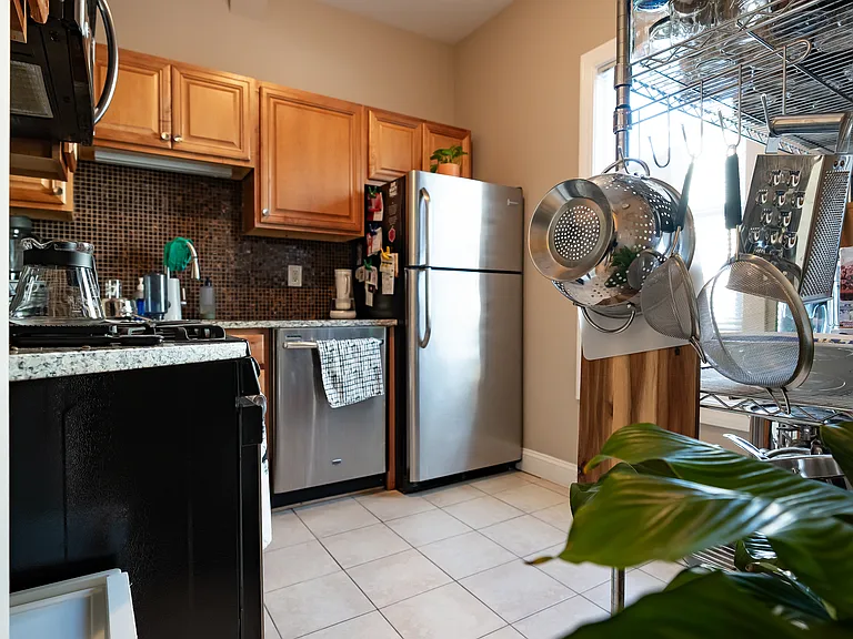 48 Irving St #1F — Photo 9