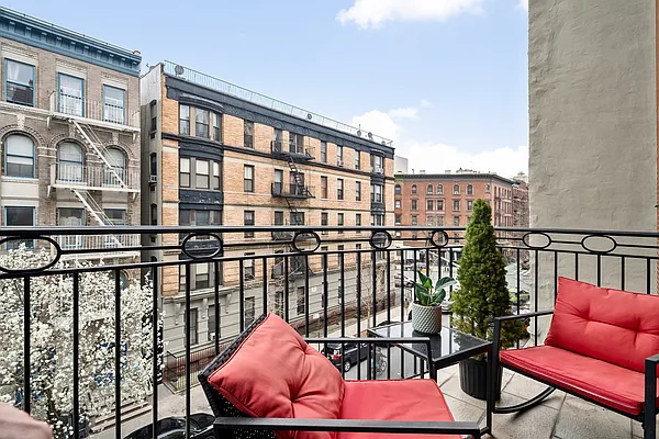 Rented by Compass | media 12