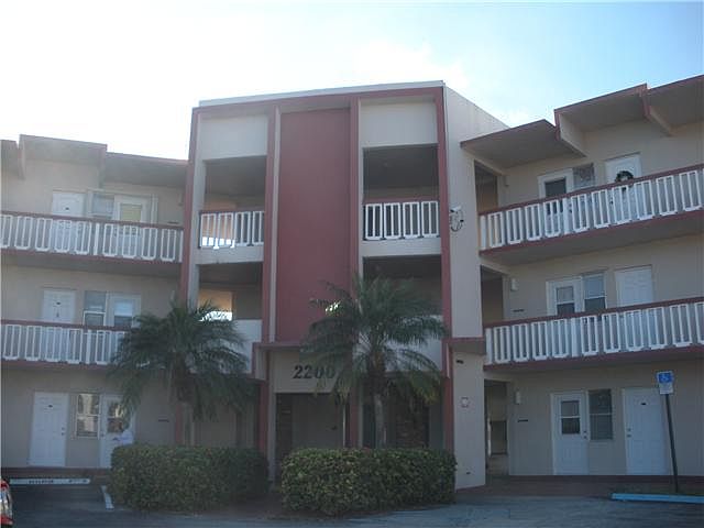 1st image of 2200 Park Ln APT 215