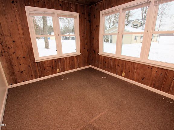 2nd image of 1037 S Woodland Dr