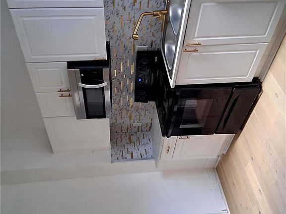 4th image of 3435 Hillcrest Rd