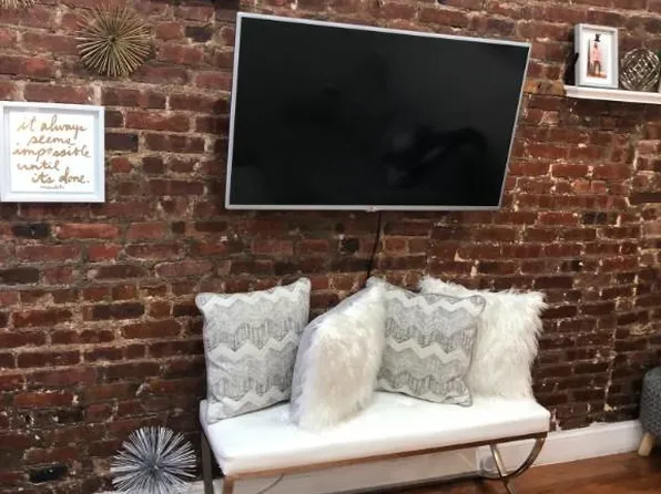 1362 Saint John's Place image 13 of 15