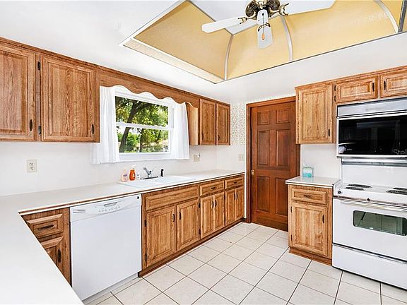 4th image of 3621 Northglen Dr #1