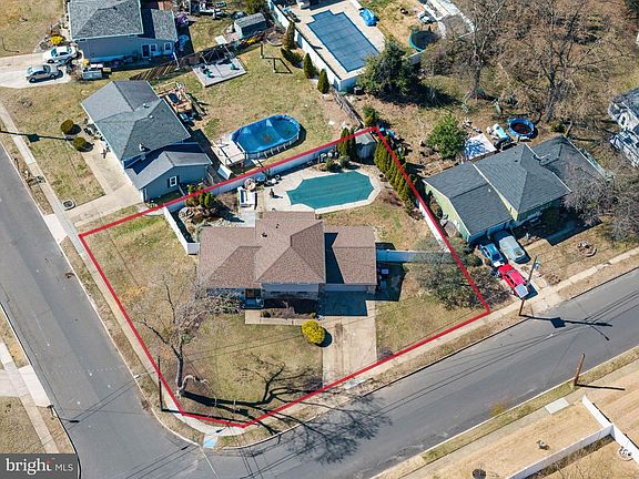 4th image of 27 Randy Rd