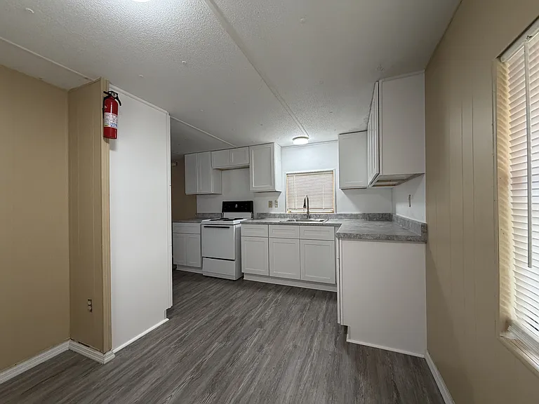 14610 Coral Dr — Photo 23