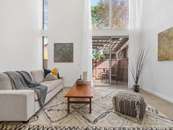 1074 N Cabrillo Park Dr #D, Santa Ana, CA 92701