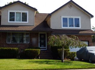 10 Webster Ave, Massapequa, NY 11758