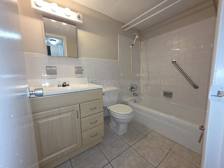 2500 Lee Rd #103 — Photo 13